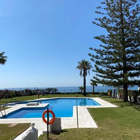 Beachfront Calahonda Apartment *